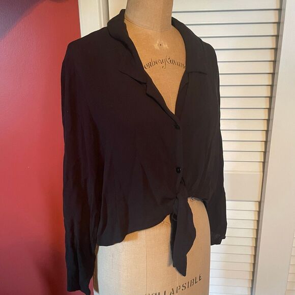 MOD REF | black long sleeve button down tie front  crop top M - Picture 3 of 8